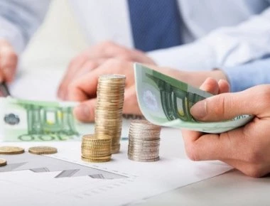 Τα εισοδηματικά κριτήρια που «ξεκλειδώνουν» το κοινωνικό μέρισμα - Πώς να υπολογίσετε το ποσό που θα λάβετε (φώτο)